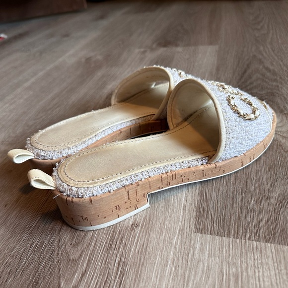 Authentic Chanel 21C Signature White Chain Tweed Cork Mule Slides Size 39 - Picture 4 of 9